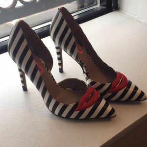 Size 8 Women's Betsey Johnson Striped Stilettos